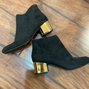 Black ankle boots with gold heels 8.5 only worn 2 times